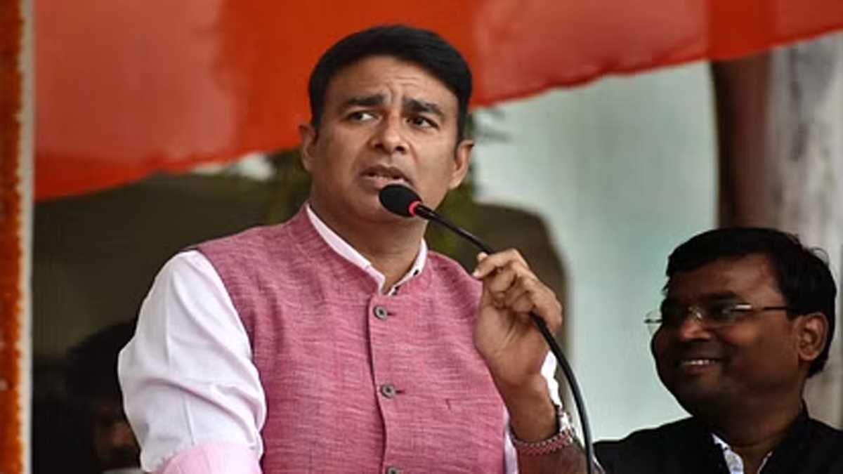 अलीगढ़ मुस्लिम विश्‍वविद्यालय जैसी संस्थाएं सिर्फ आंतकवाद का पाठ पढ़ा रहीं : संगीत सोम